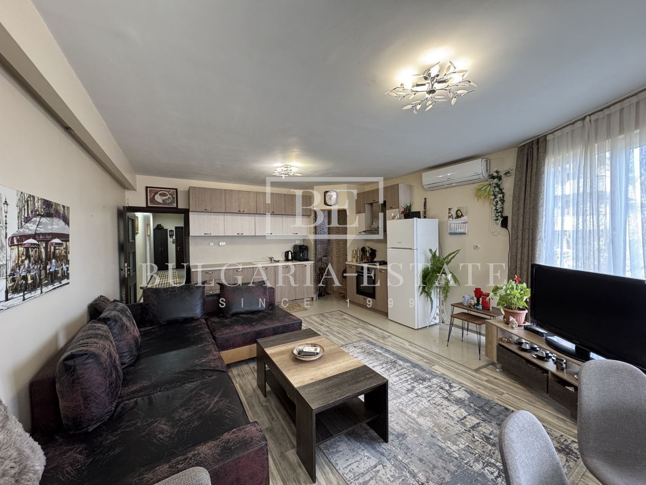 🏡 Стилно обзаведен тристаен апартамент с паркомясто в с. Езерово - 0