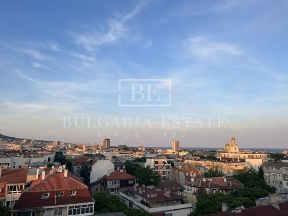 Spacious one-bedroom apartment with two terraces in the wider city center - 0