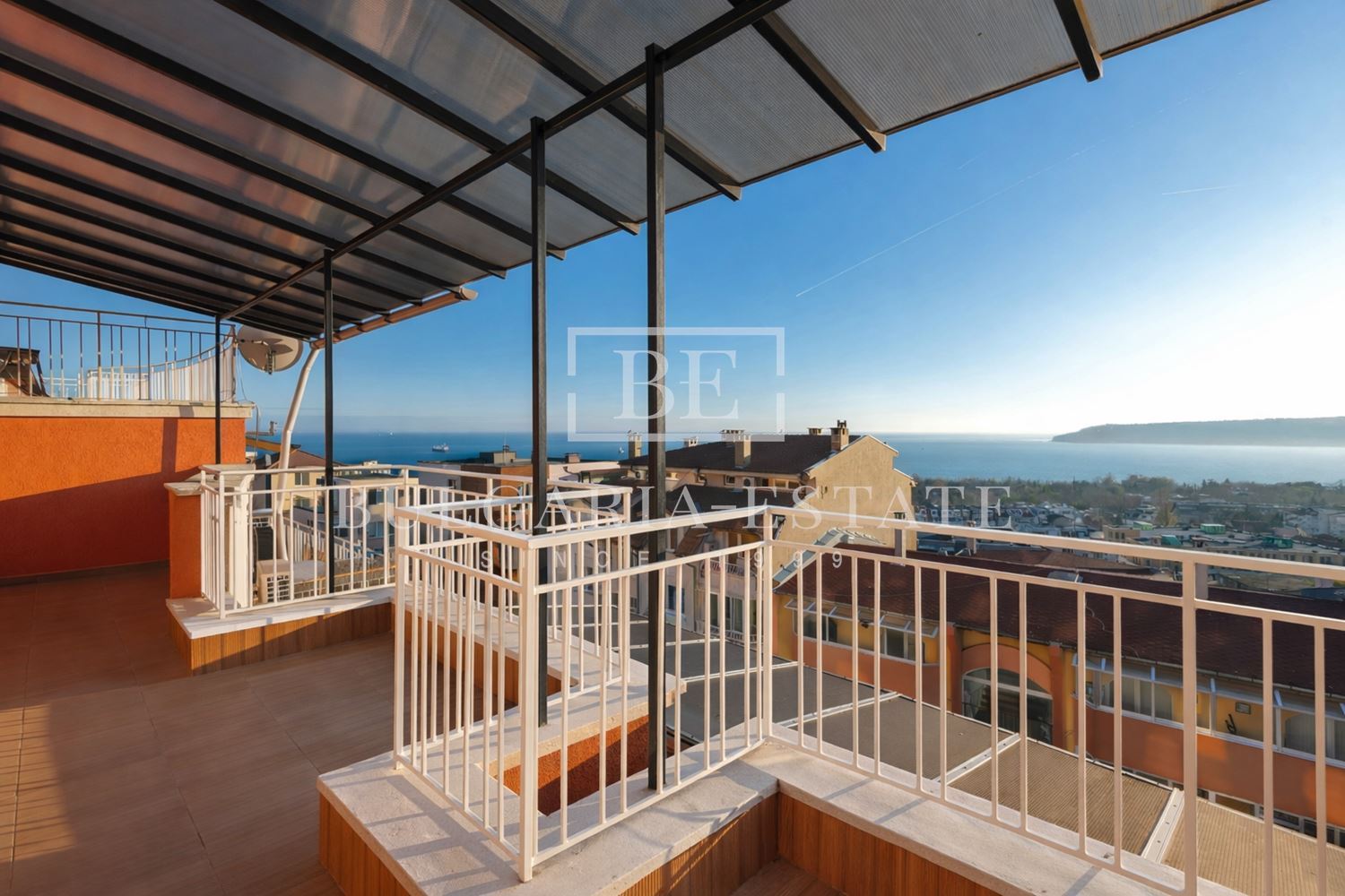 Zwei-Zimmer-Wohnung mit Meerblick - kv. Breeze + Doppelgarage und Parkplatz - 0