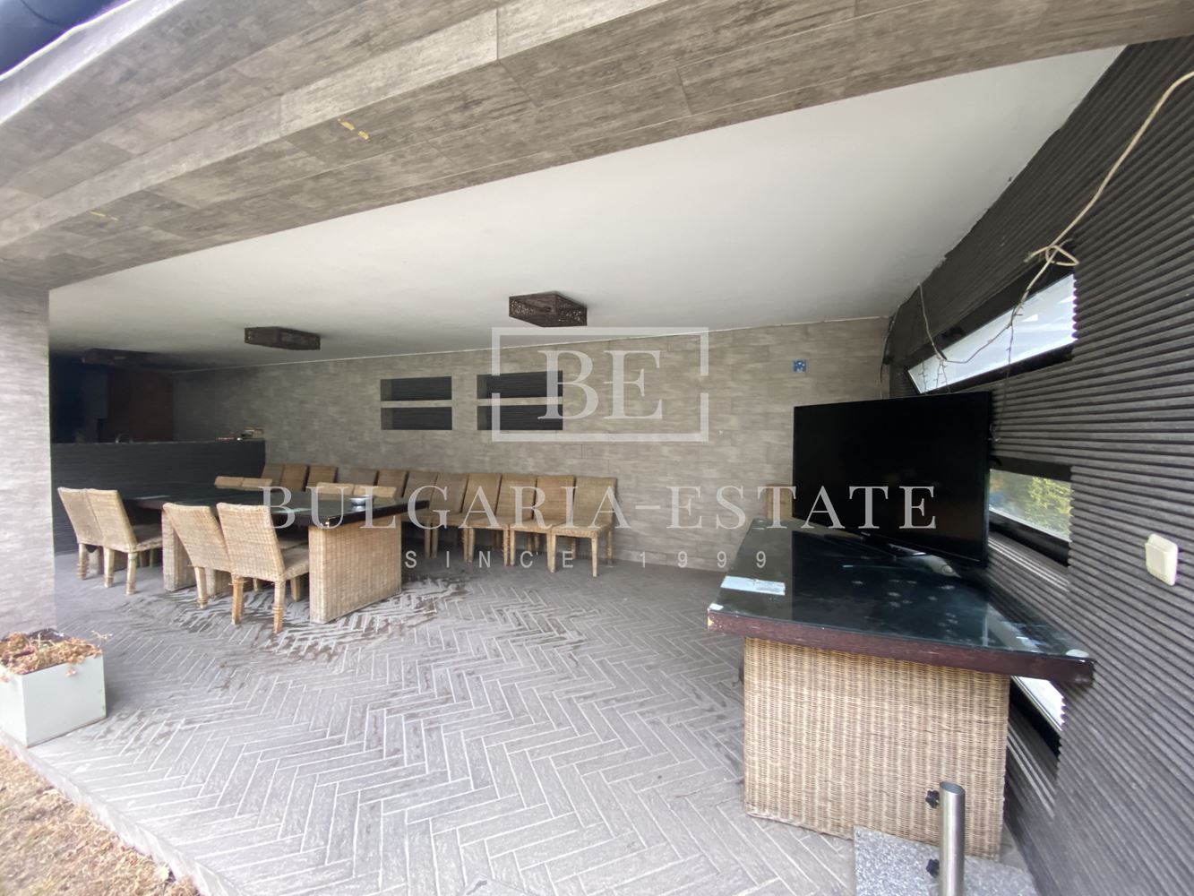 Луксозен двустаен апартамент, затворен комплекс м-т Евксиноград, гр. Варна, включена такса поддръжка - 0