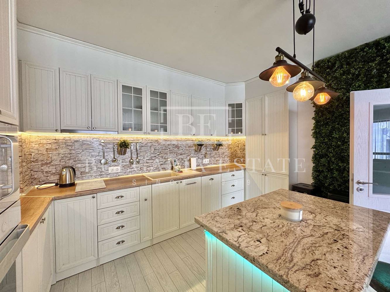 🏡 Луксозен тристаен апартамент в сърцето на Варна 🏡 - 0