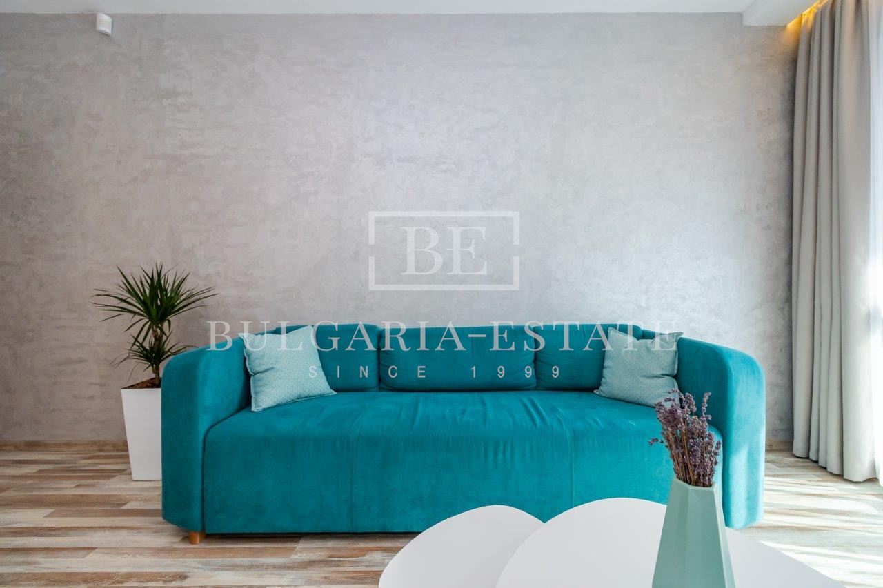 Луксозен двустаен апартамент под наем с подземно паркомясто в центъра на Варна - 0