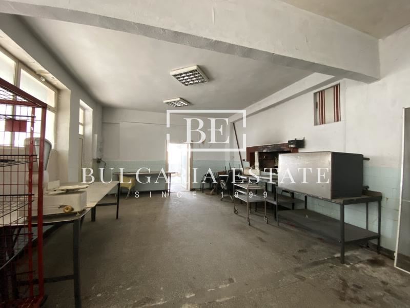 Дава под наем промишлено помещение (190кв.м.) статут: Фурна, за производство или склад - 0