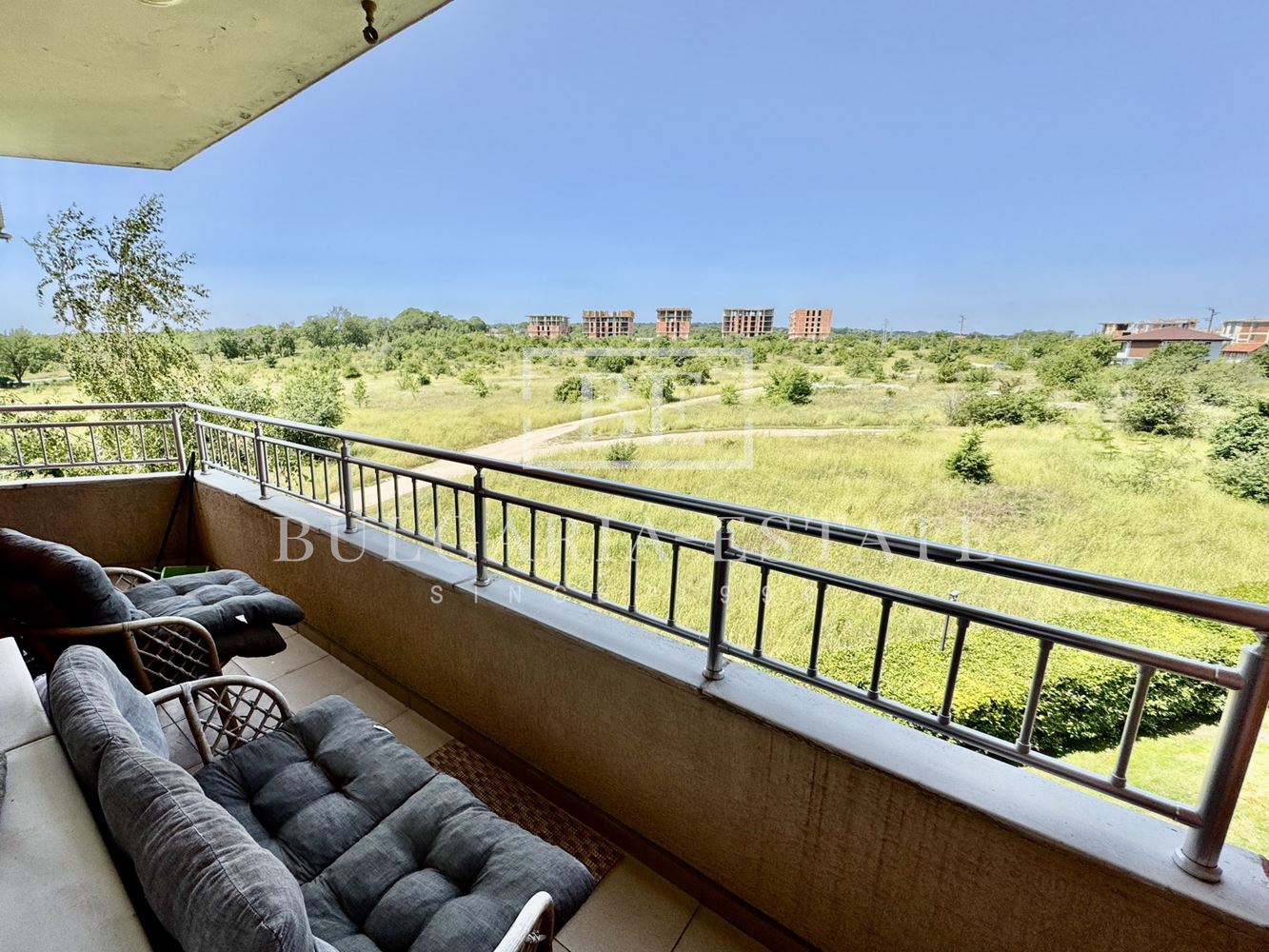 Двустаен с АКТ 16 в комплекс с басейн, паркомясто, кв. Галата, гр. Варна - 0