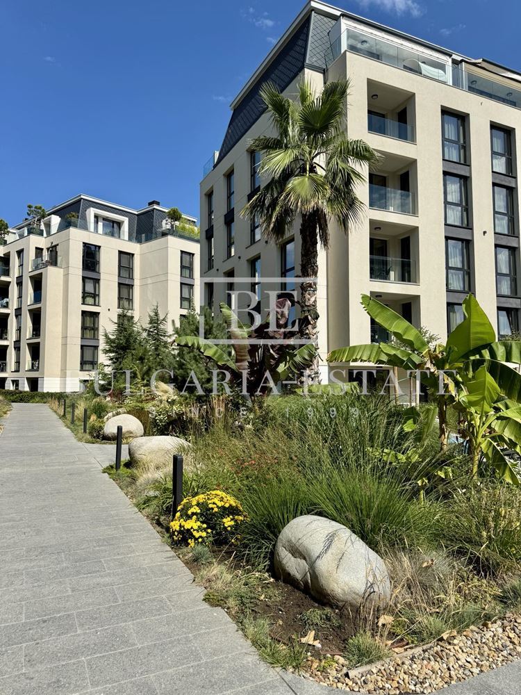 Апартаменты с 2 спальнями на курорте AZUR PREMIUM. Св. Константин и Елена, Варна - 0