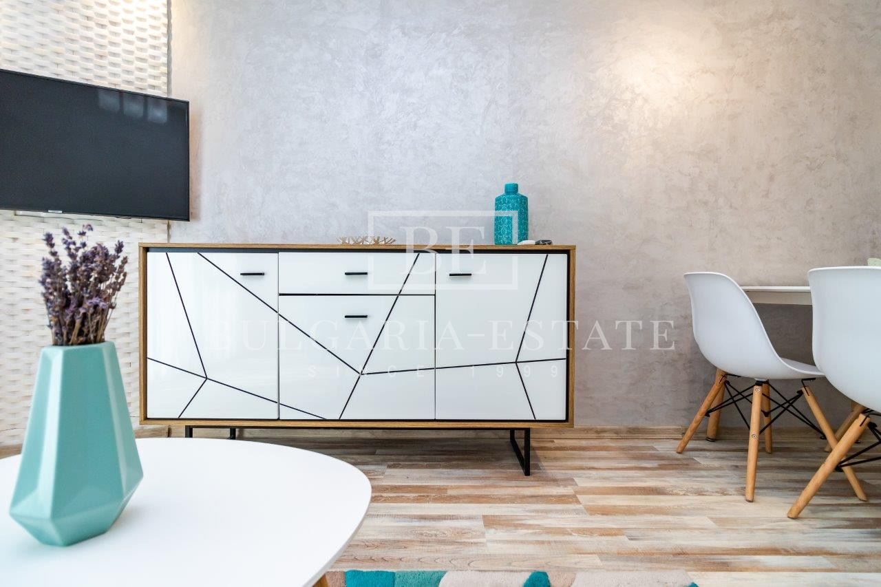 Луксозен двустаен апартамент под наем с подземно паркомясто в центъра на Варна - 0