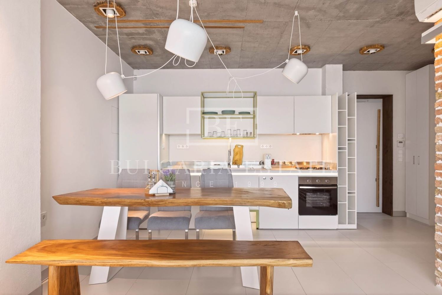 ✨ Двустаен Апартамент BEAUTY под наем – дизайнерски лукс в „Умната сграда“, Варна 🌊 - 0