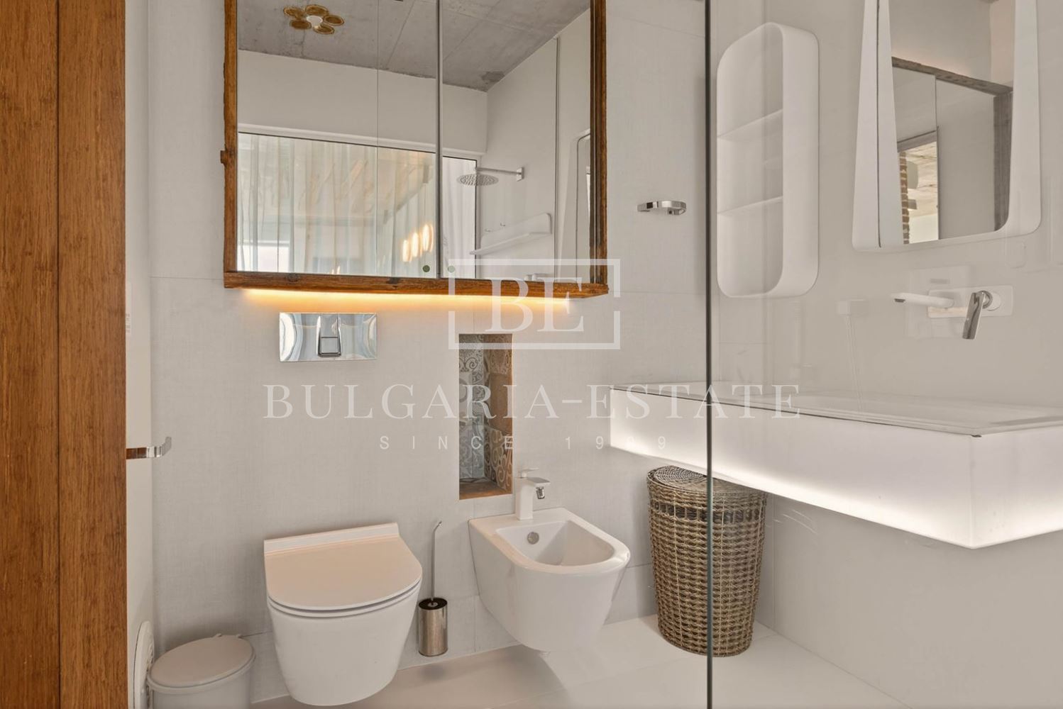 ✨ Двустаен Апартамент BEAUTY под наем – дизайнерски лукс в „Умната сграда“, Варна 🌊 - 0