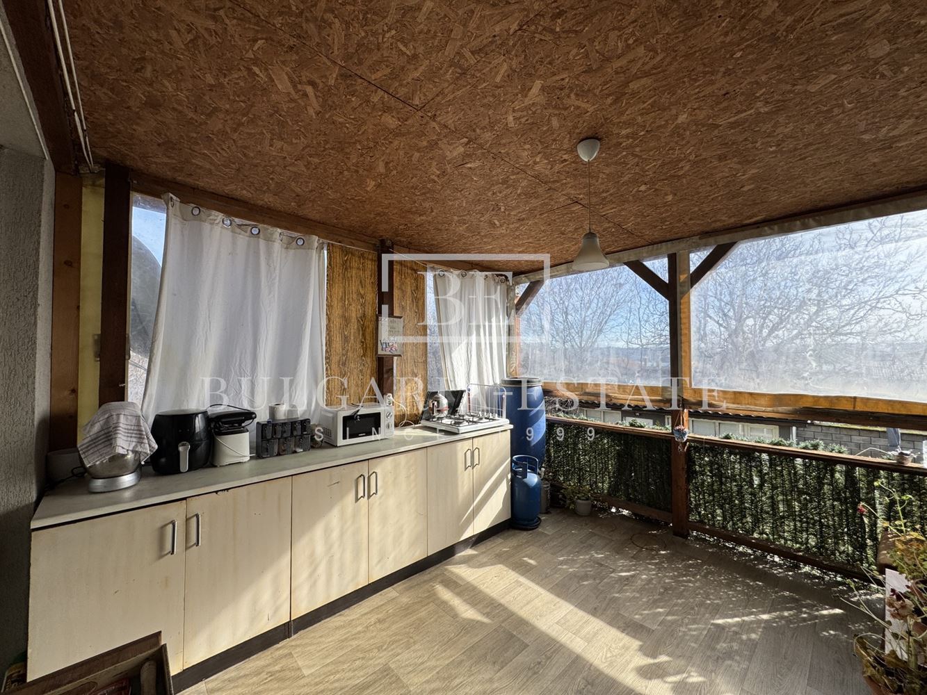 🏡 Стилно обзаведен тристаен апартамент с паркомясто в с. Езерово - 0