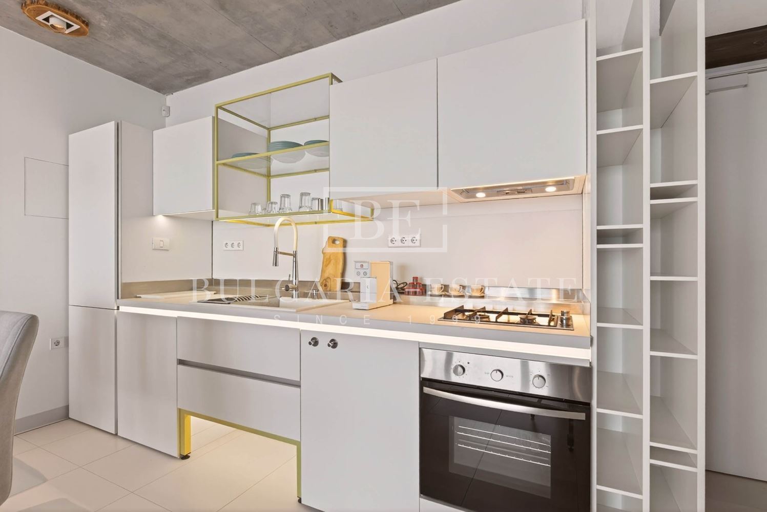 ✨ Двустаен Апартамент BEAUTY под наем – дизайнерски лукс в „Умната сграда“, Варна 🌊 - 0