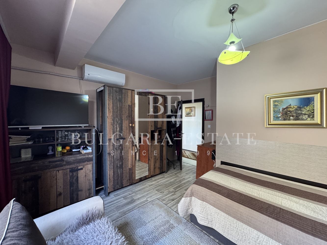 🏡 Стилно обзаведен тристаен апартамент с паркомясто в с. Езерово - 0