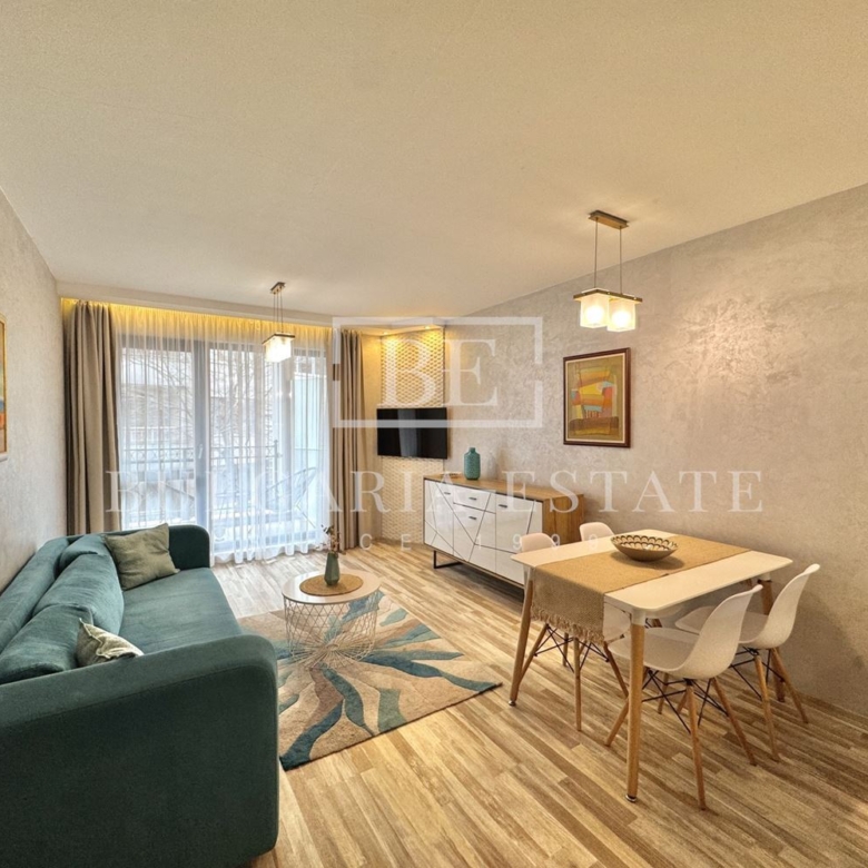 Луксозен двустаен апартамент под наем с подземно паркомясто в центъра на Варна - 0