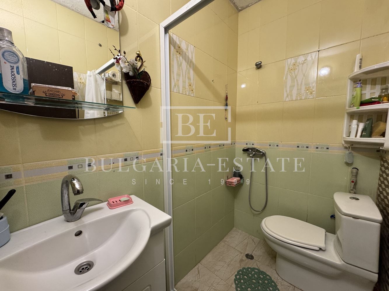 🏡 Стилно обзаведен тристаен апартамент с паркомясто в с. Езерово - 0