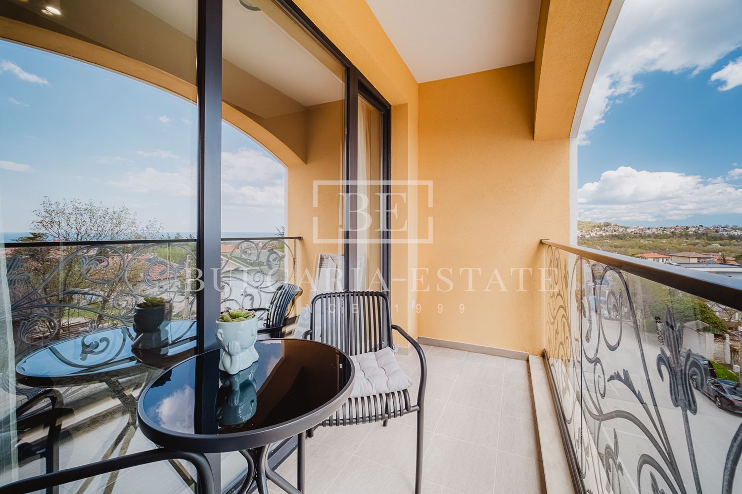 ЕКСКЛУЗИВНО! Тристаен апартамент с морска гледка и подземно паркомясто в Bella Vita - 0