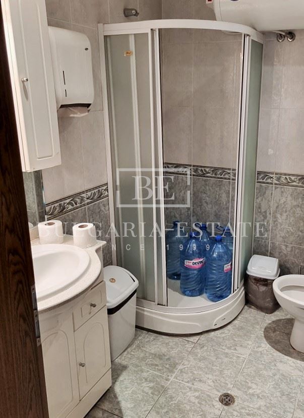 Офис с паркоместа - 150кв.м, Лятно кино Тракия - 0