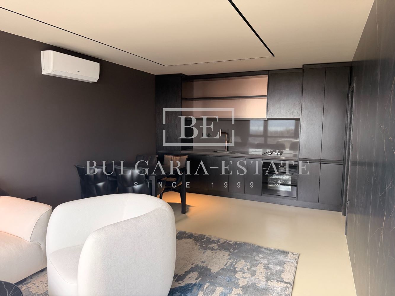 Tристаен апартамент - Широк център - 0