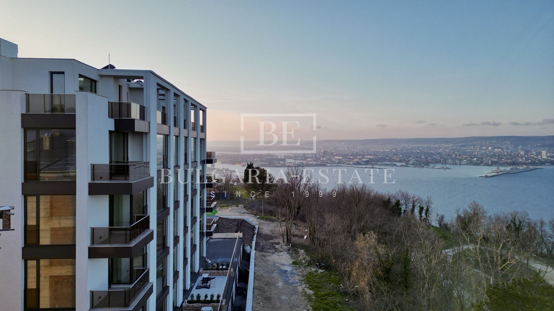 🏡 Просторен мезонет на две нива в бутикова сграда с луксозно излъчване ✨ - 0