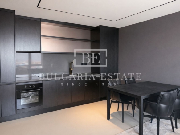 Тристаен - Широк център - 0