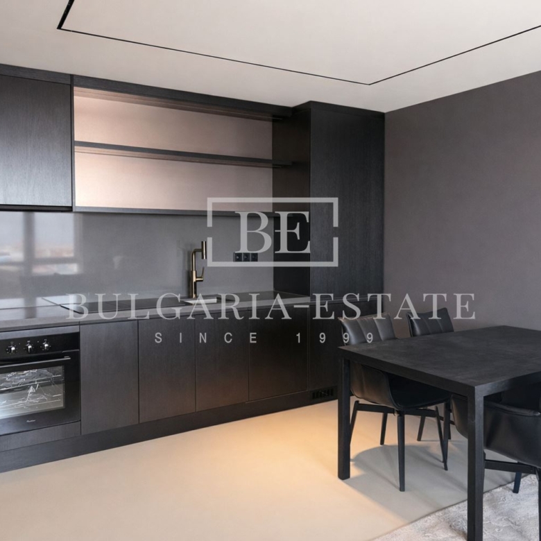 Тристаен - Широк център - 0