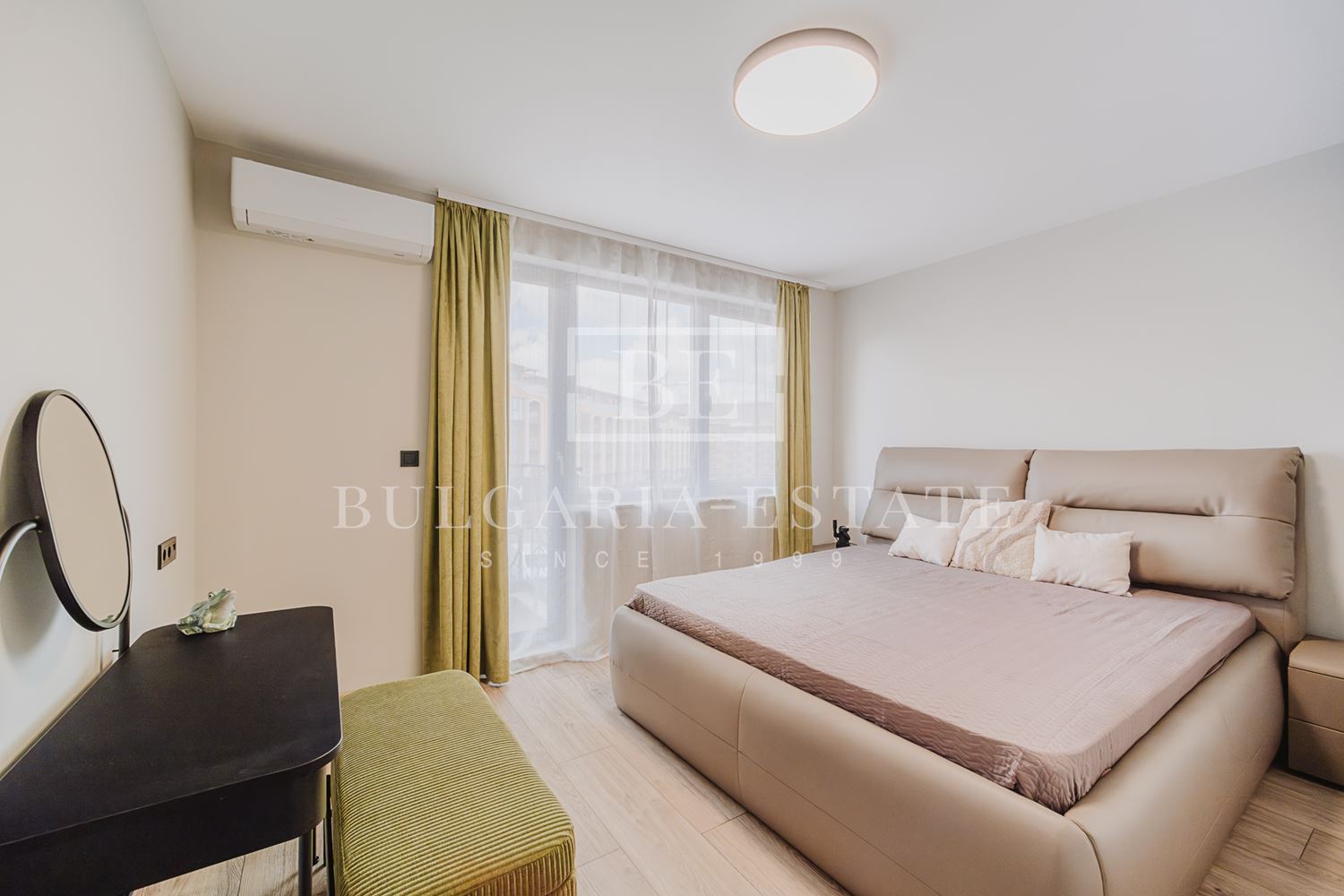 ЕКСКЛУЗИВНО! Тристаен апартамент с морска гледка и подземно паркомясто в Bella Vita - 0