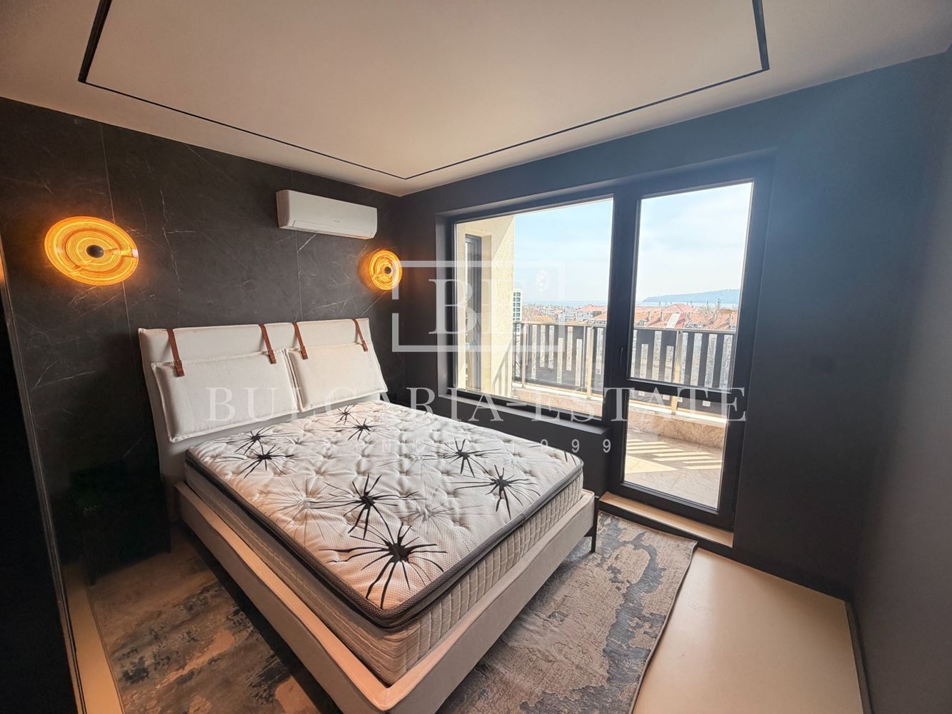 Тристаен - Широк център - 0