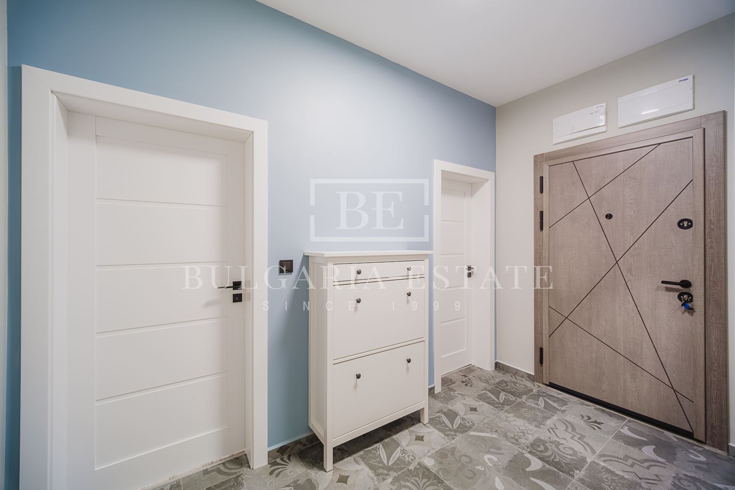 ЕКСКЛУЗИВНО! Тристаен апартамент с морска гледка и подземно паркомясто в Bella Vita - 0