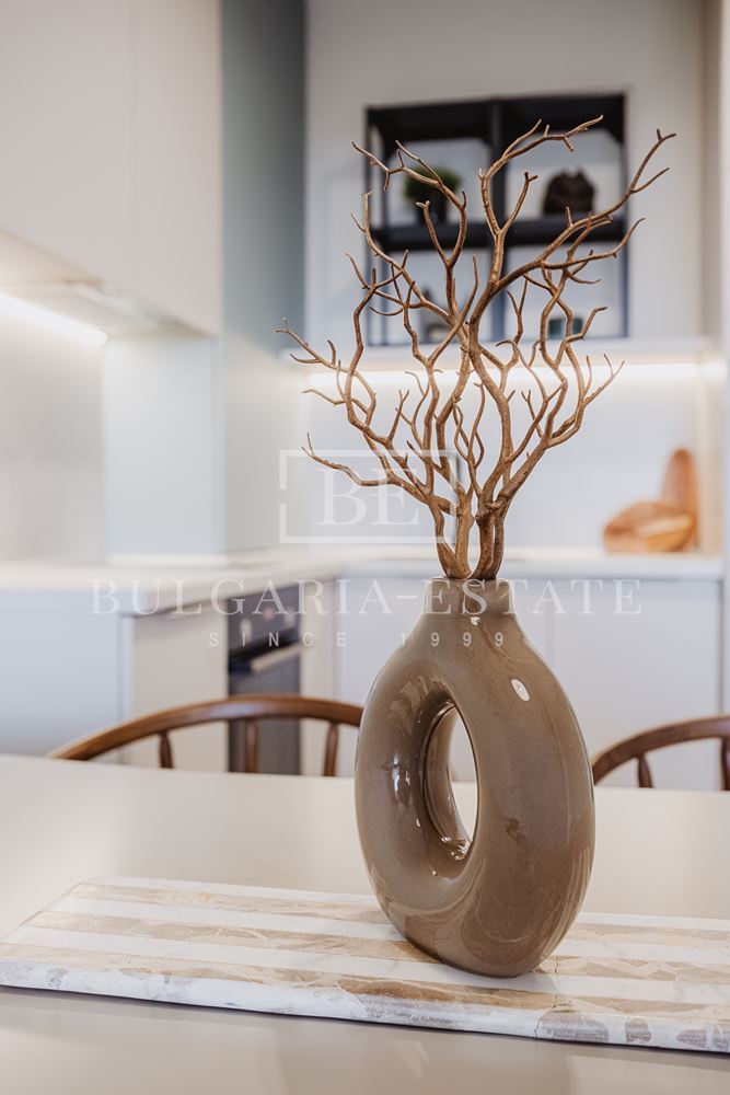 ЕКСКЛУЗИВНО! Тристаен апартамент с морска гледка и подземно паркомясто в Bella Vita - 0