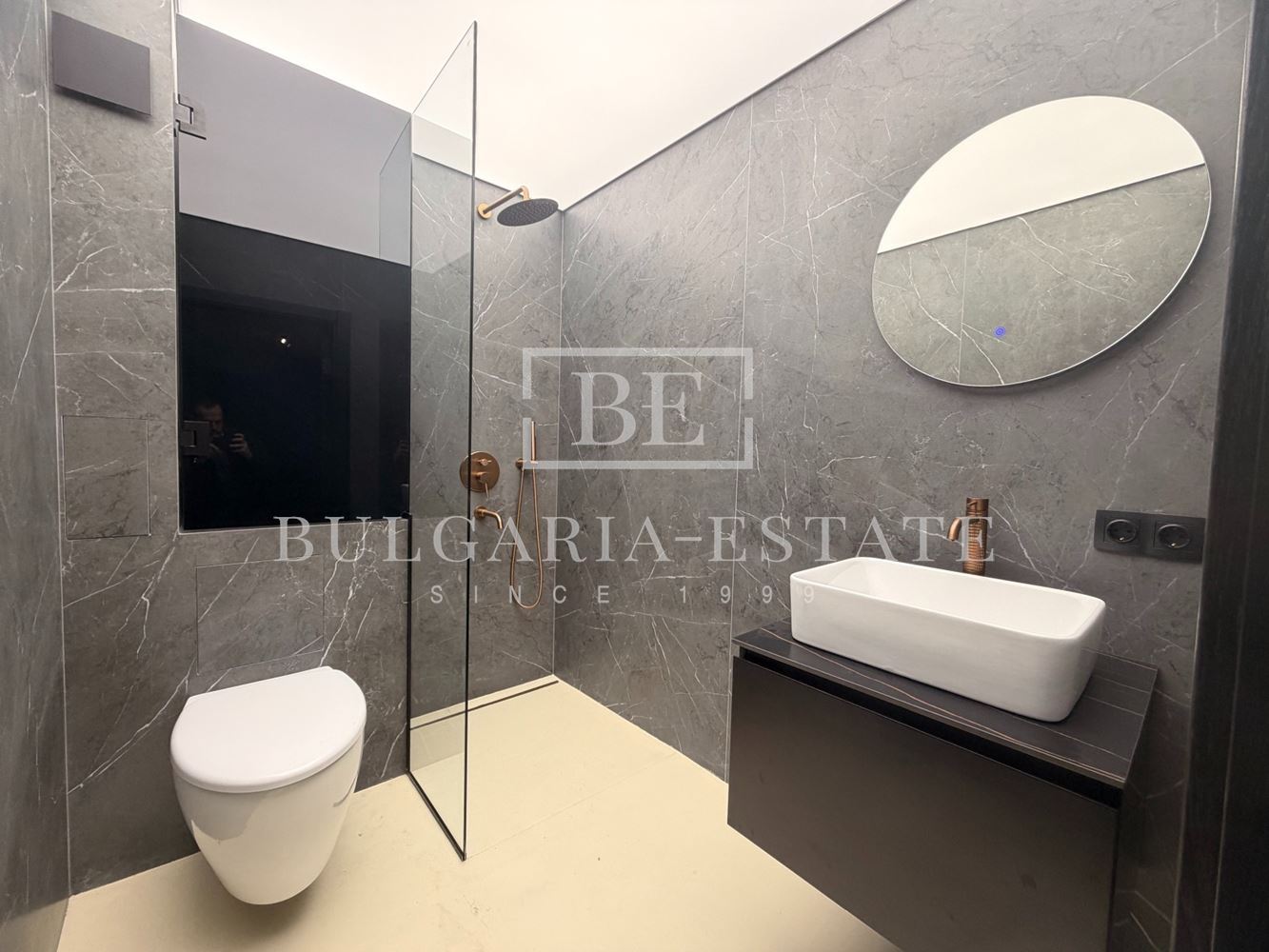 Тристаен - Широк център - 0