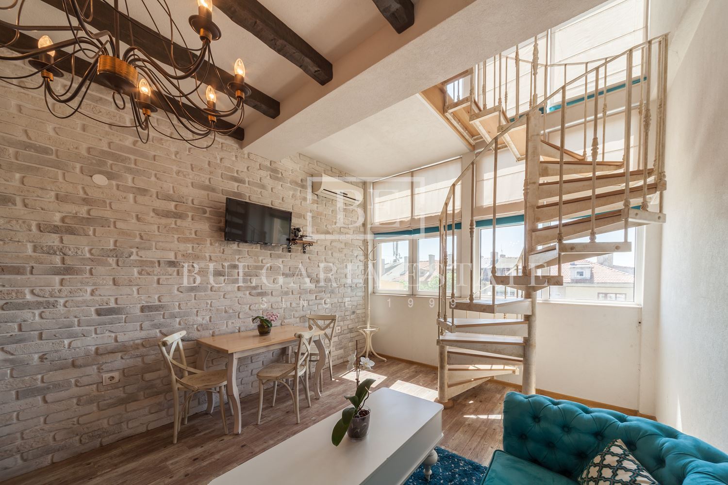 🏡 Бутиков мезонет под наем – ТОП център, Варна - 0