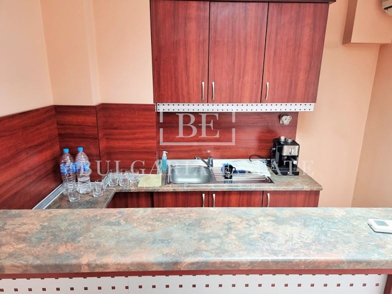 Офис с паркоместа - 150кв.м, Лятно кино Тракия - 0