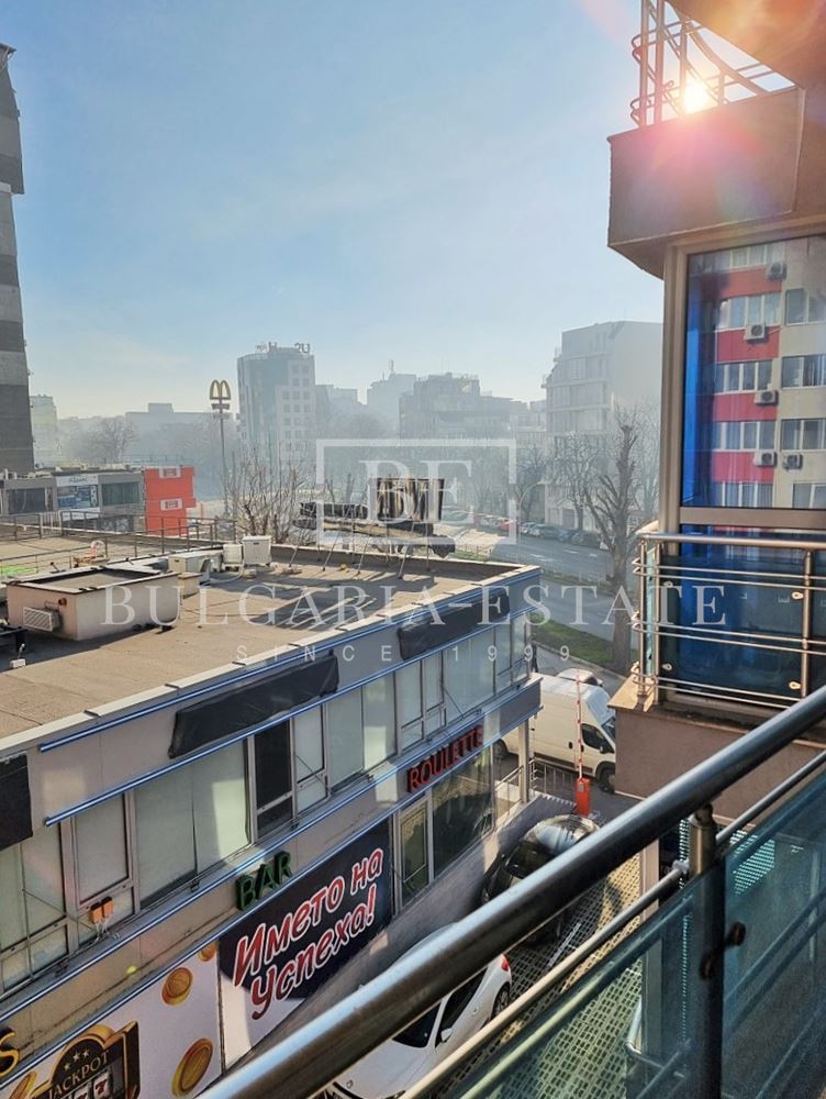 Офис с паркоместа - 150кв.м, Лятно кино Тракия - 0