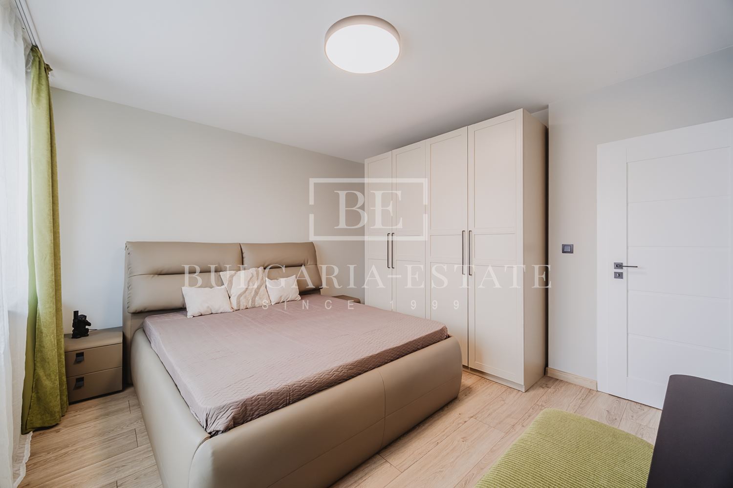 ЕКСКЛУЗИВНО! Тристаен апартамент с морска гледка и подземно паркомясто в Bella Vita - 0