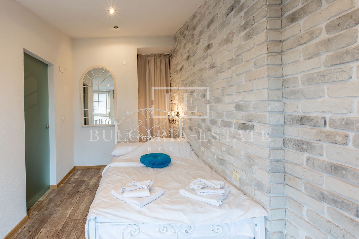 🏡 Бутиков мезонет под наем – ТОП център, Варна - 0