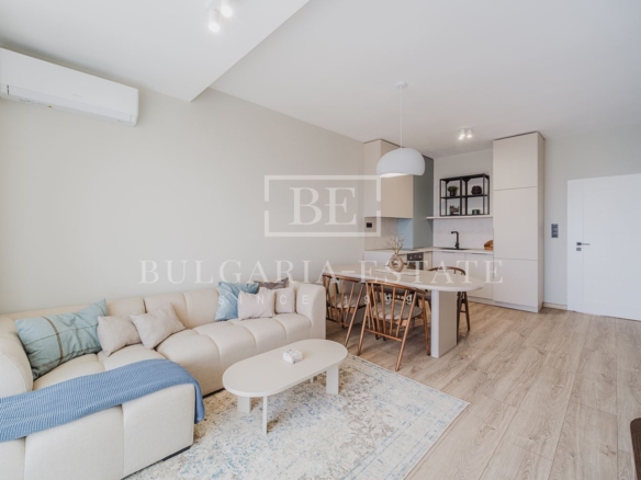 ЕКСКЛУЗИВНО! Тристаен апартамент с морска гледка и подземно паркомясто в Bella Vita - 0