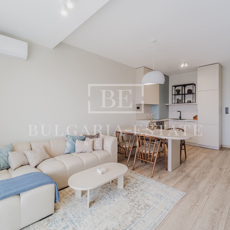 ЕКСКЛУЗИВНО! Тристаен апартамент с морска гледка и подземно паркомясто в Bella Vita - 0