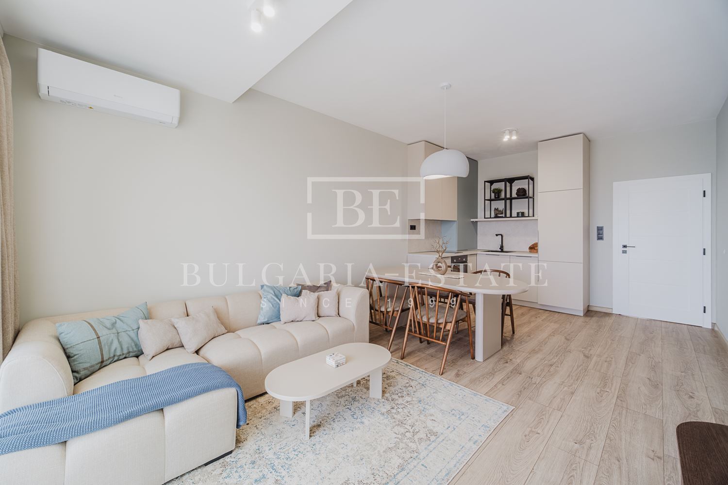 ЕКСКЛУЗИВНО! Тристаен апартамент с морска гледка и подземно паркомясто в Bella Vita - 0