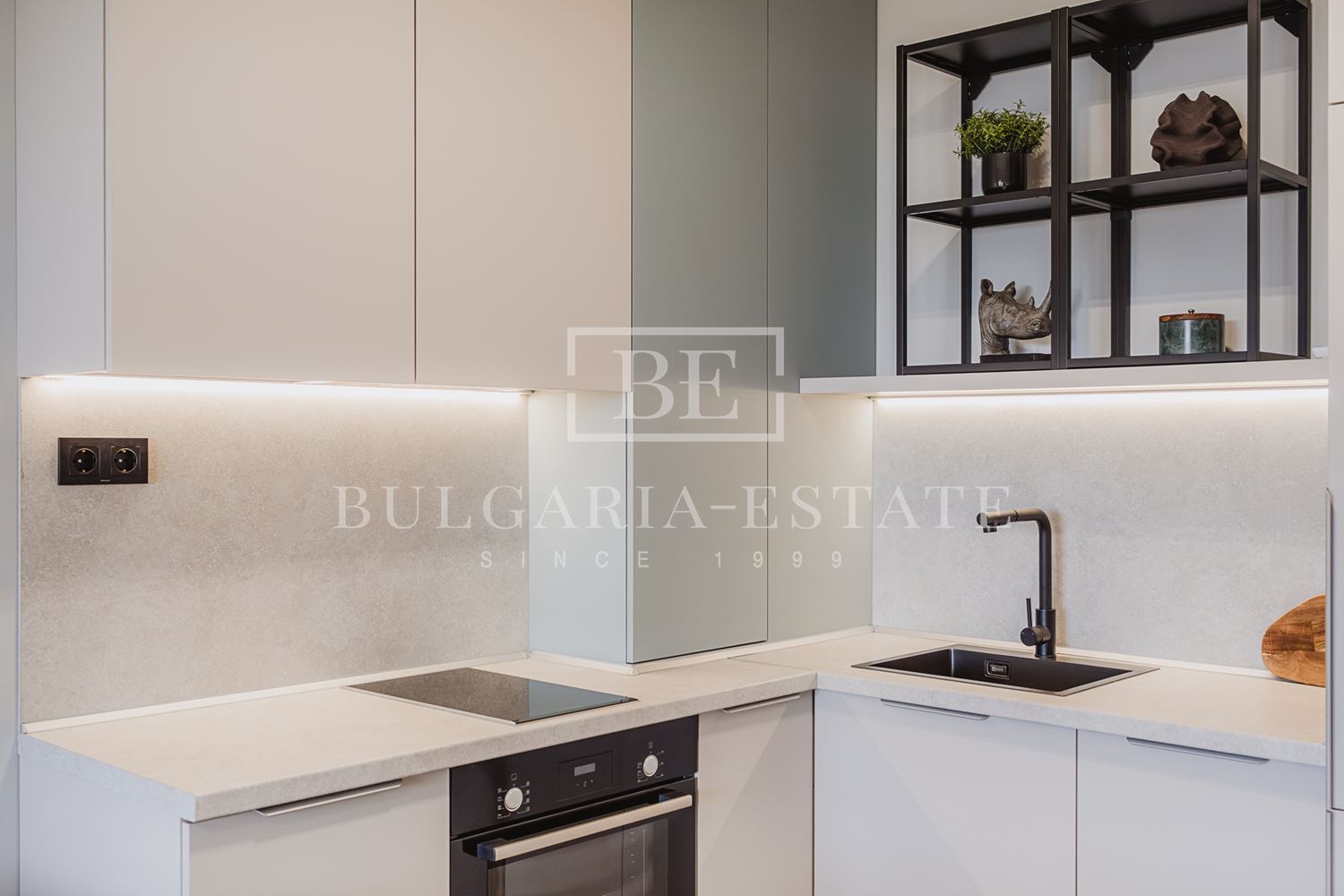 ЕКСКЛУЗИВНО! Тристаен апартамент с морска гледка и подземно паркомясто в Bella Vita - 0