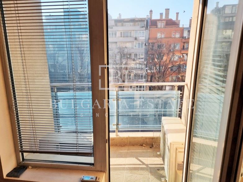 Офис с паркоместа - 150кв.м, Лятно кино Тракия - 0