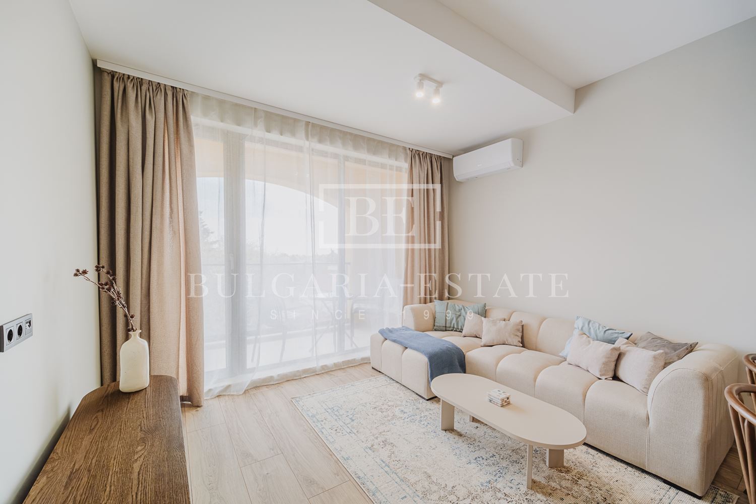 ЕКСКЛУЗИВНО! Тристаен апартамент с морска гледка и подземно паркомясто в Bella Vita - 0