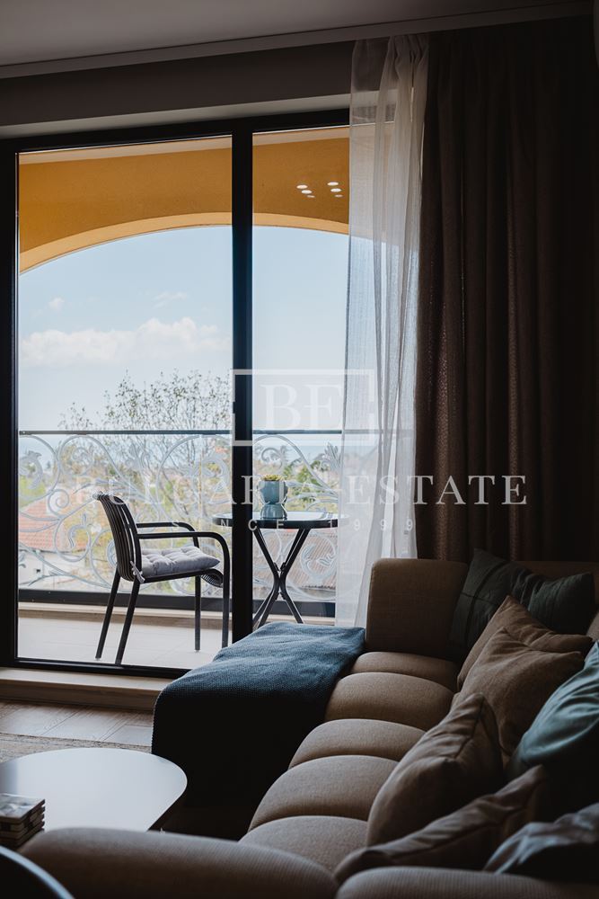 ЕКСКЛУЗИВНО! Тристаен апартамент с морска гледка и подземно паркомясто в Bella Vita - 0