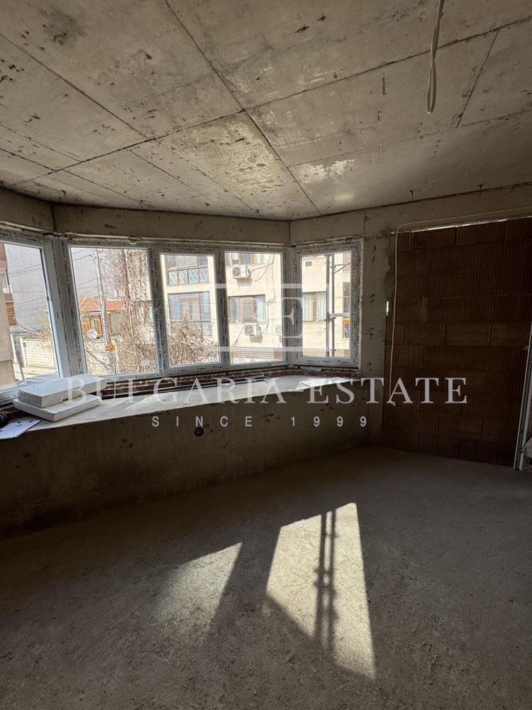 Тристаен Гранд Мол - 0