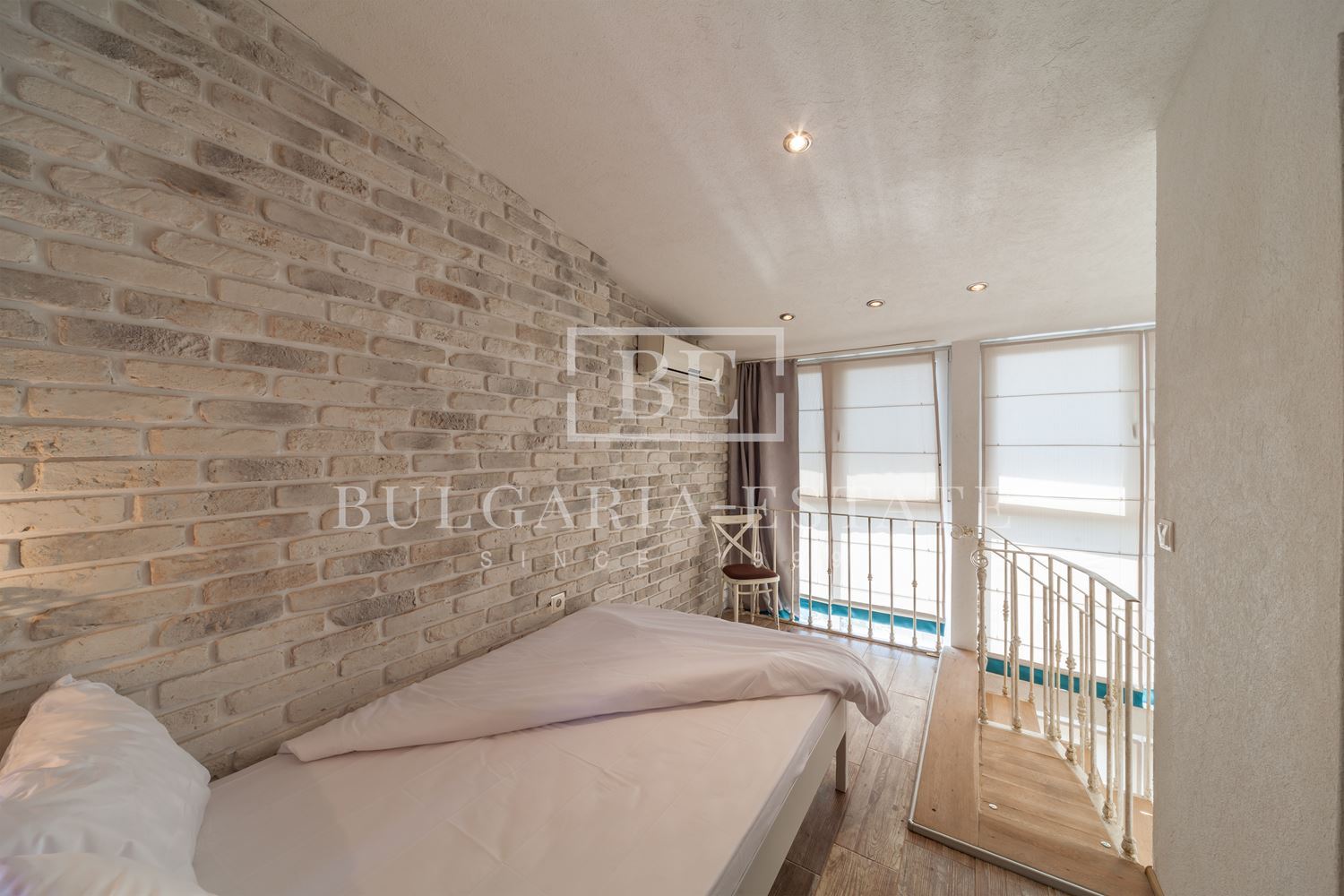 🏡 Бутиков мезонет под наем – ТОП център, Варна - 0