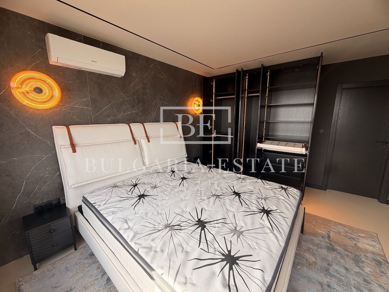 Тристаен - Широк център - 0