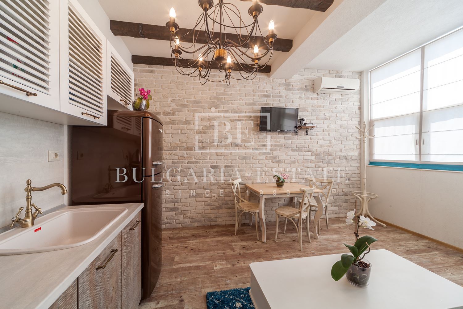 🏡 Бутиков мезонет под наем – ТОП център, Варна - 0