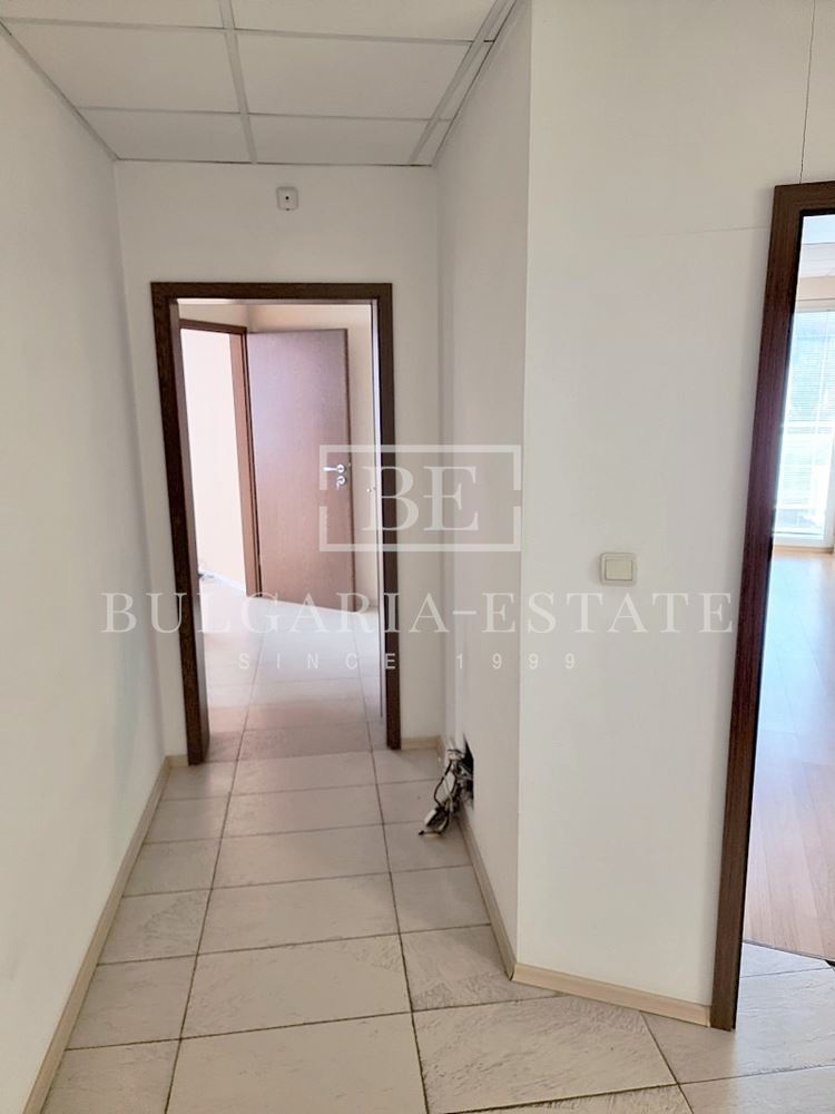 Офис с паркоместа - 150кв.м, Лятно кино Тракия - 0