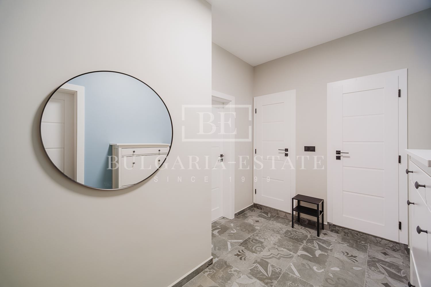 ЕКСКЛУЗИВНО! Тристаен апартамент с морска гледка и подземно паркомясто в Bella Vita - 0