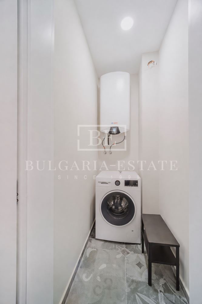 ЕКСКЛУЗИВНО! Тристаен апартамент с морска гледка и подземно паркомясто в Bella Vita - 0