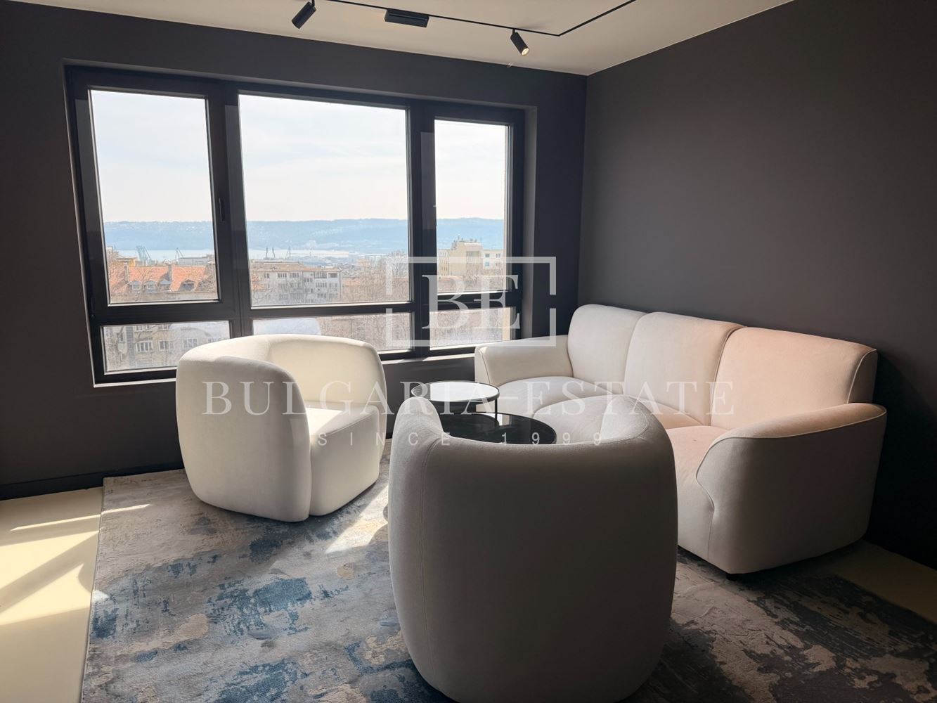 Tристаен апартамент - Широк център - 0