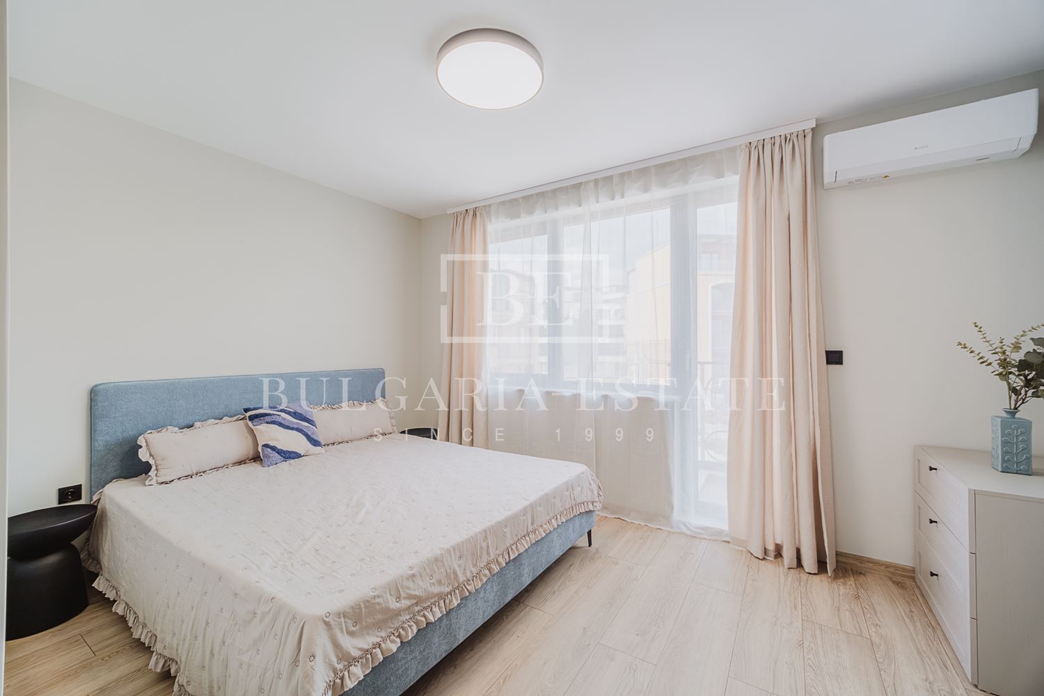 ЕКСКЛУЗИВНО! Тристаен апартамент с морска гледка и подземно паркомясто в Bella Vita - 0