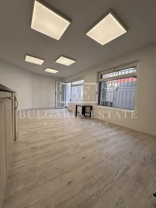 🏢 **Офис за продажба в района на Колхозен пазар, гр. Варна** - 0